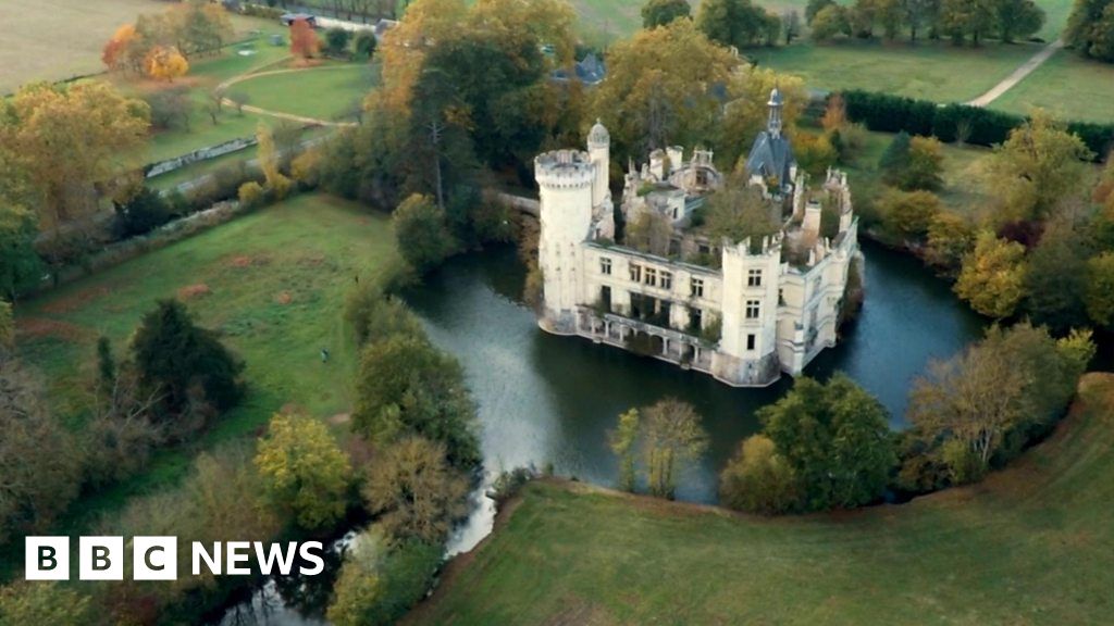 The French chateaux you part own for €50
