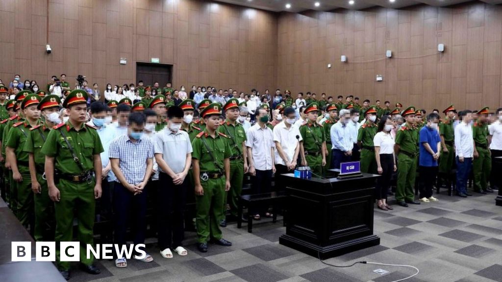 Съд във Виетнам хвърли в затвора 54 души, включително няколко
