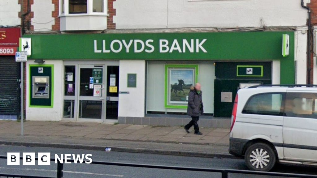 Miliband jest „bardzo zaniepokojony” zamknięciem Lloyds Woodlands