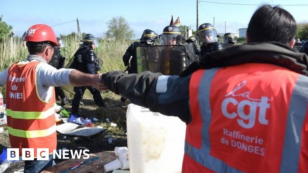 French strike prompts RAC to advise motorists to fill up - BBC News