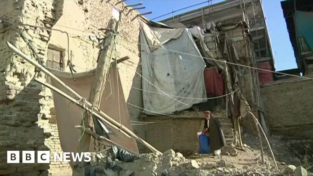 Hundreds die in Afghan-Pakistan quake