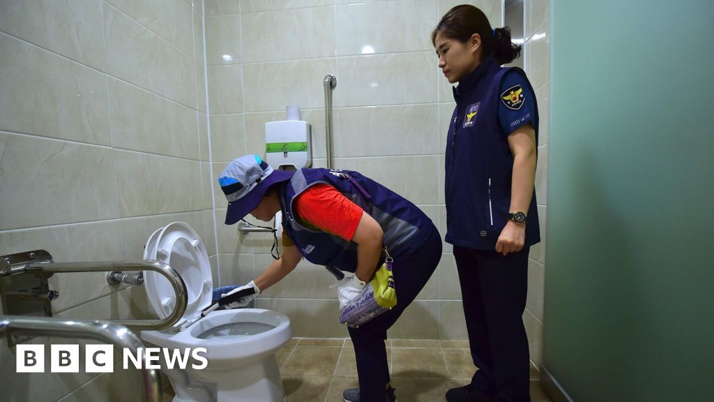 Beach Hidden Cam Videos - Seoul to check public toilets daily for hidden cameras - BBC News