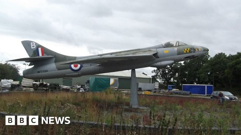 For sale Hawker Hunter Jet, needs some work and engine BBC News