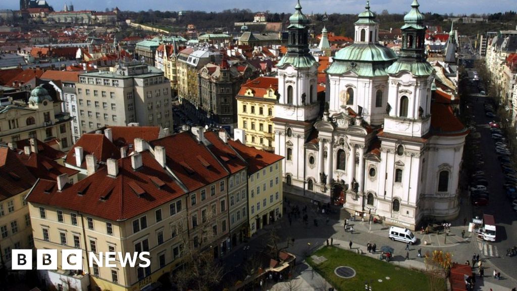 Czech Republic to be known as 'Czechia' - BBC News