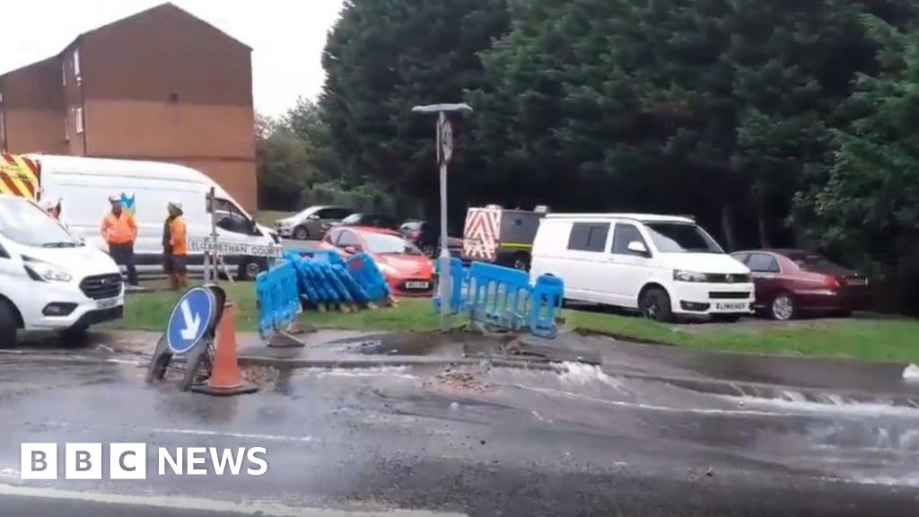 Penarth water loss reported after pipe bursts overnight BBC News
