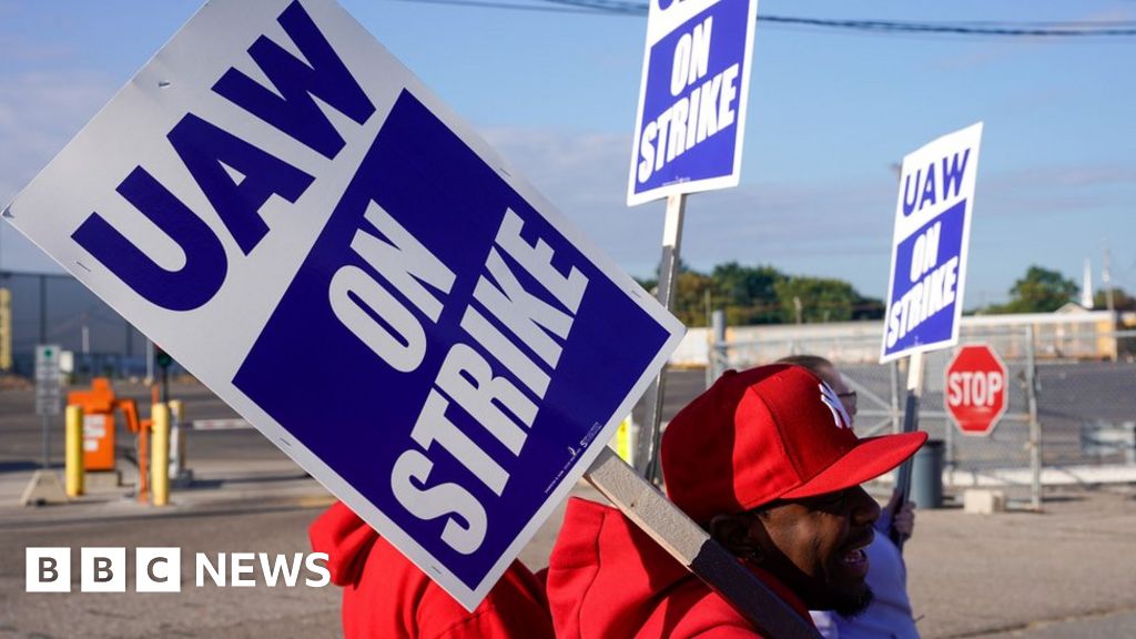 Стачка на UAW: Байдън казва, че стачкуващите автомобилни работници заслужават „справедлив дял“