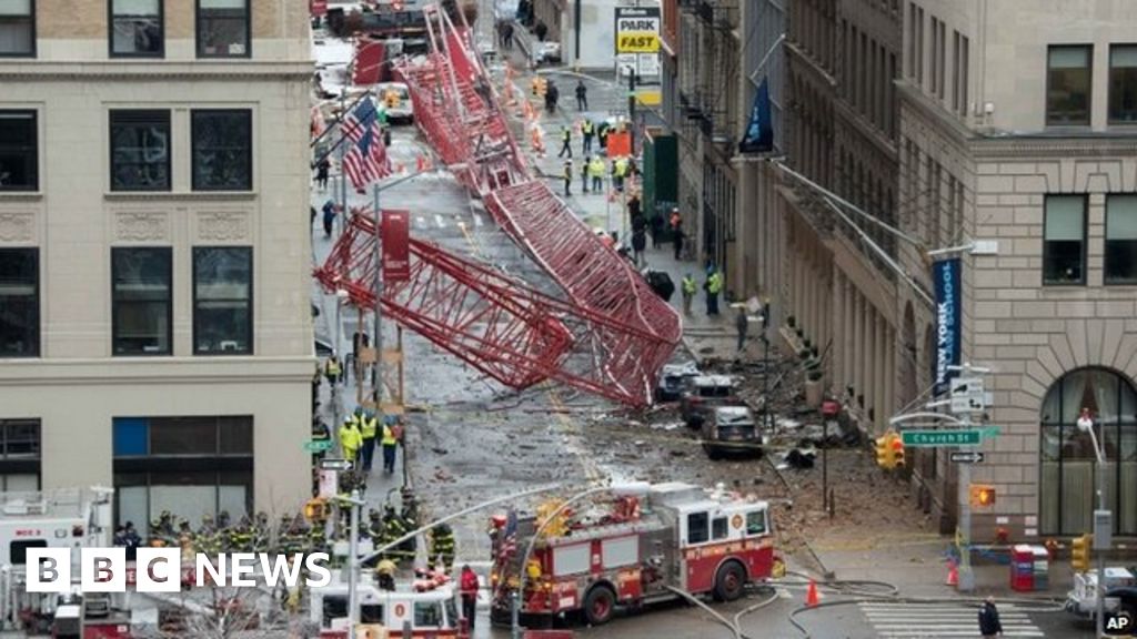 Onlooker films New York crane collapse BBC News