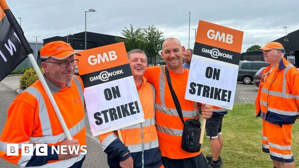Blaby bin strike delayed for lastminute talks BBC News