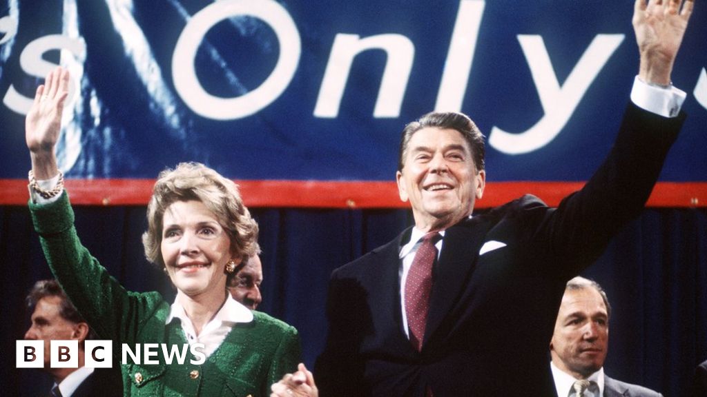 Clinton Makes Aids Gaffe When Discussing Nancy Reagan Bbc News 1191