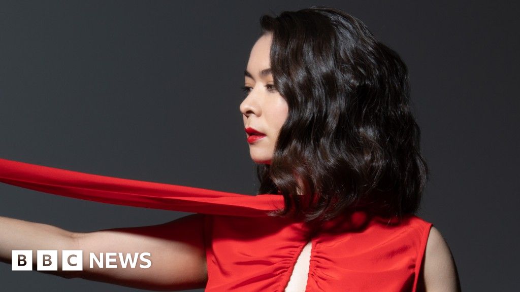 mitski-reaches-new-levels-of-emotion-and-self-deprecation-on-laurel