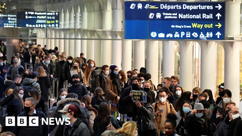 France travel ban: Time-lapse shows long Eurostar queue at St Pancras