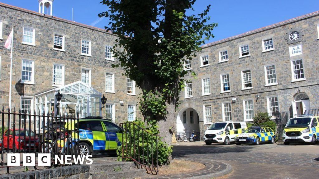 Guernsey Police officer 'sexually inappropriate' with colleagues