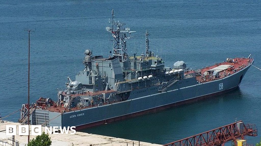 A големият руски кораб амфибия Цезар Куников е потънал край бреговете