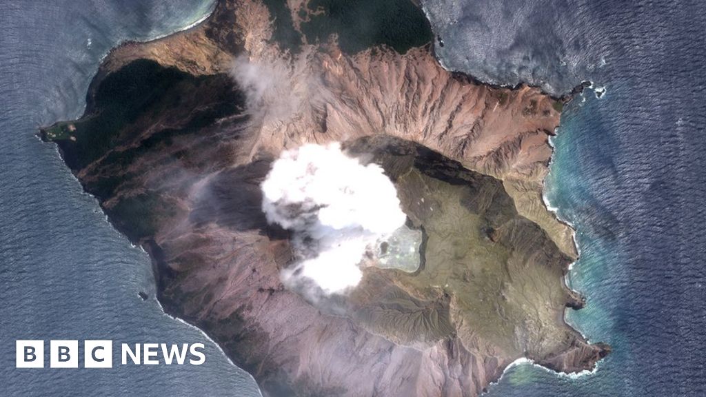 White Island volcano: Death toll rises to eight, police say