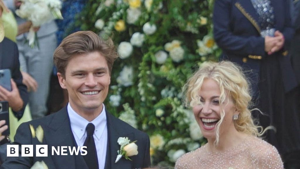 Crowds watch as Pixie Lott weds at Ely Cathedral