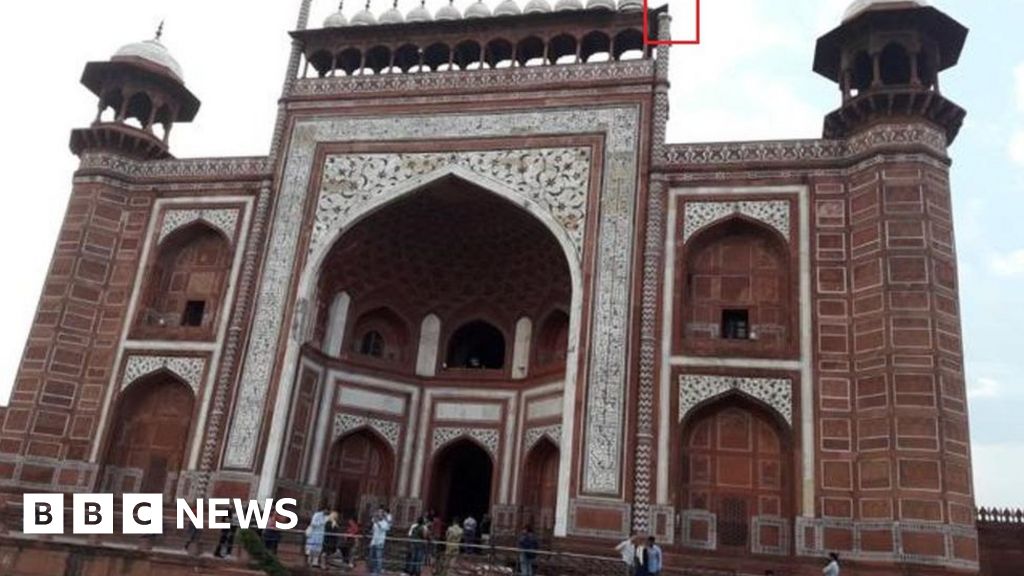 Thunderstorm destroys Taj Mahal minarets