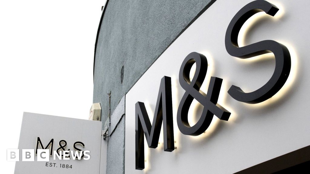 Swindon shoppers express concern over M&S store closure - BBC News