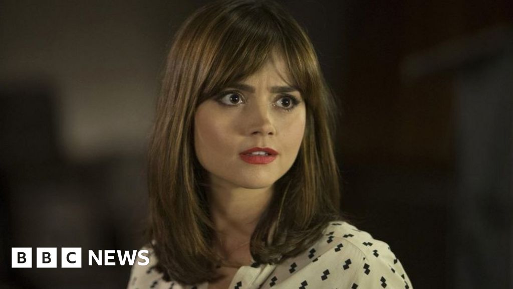 Semiz kokraklar sorishadi Tor libosidagi qizning fotosurati