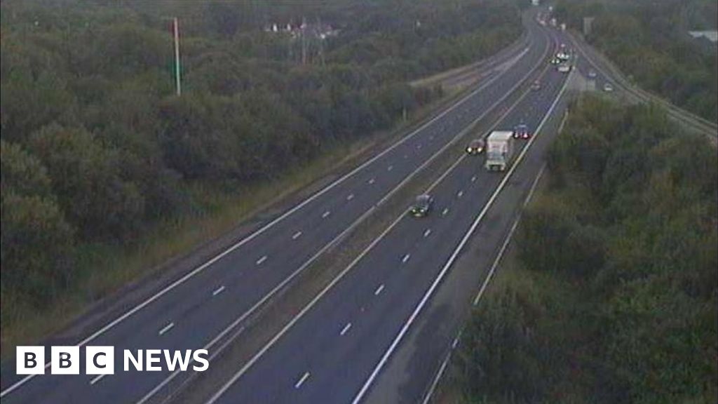 M4 reopens after fatal crash in Swansea - BBC News