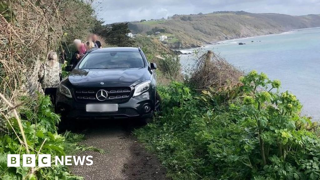 Car stuck on Looe cliff path recovered – NewsEverything England