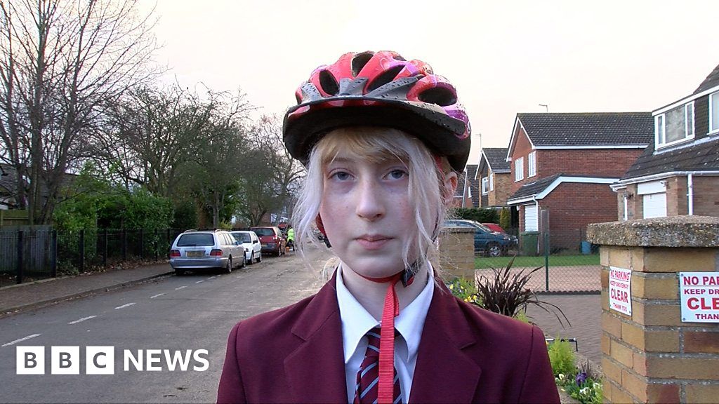 Trash Girl Ignores Bullies To Clean Norwichs Streets Bbc News