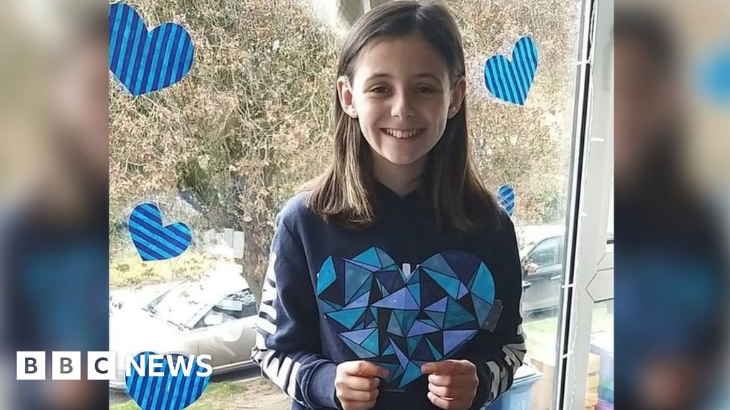 Newmarket schoolgirl, 11, starts 'blue heart' campaign for NHS
