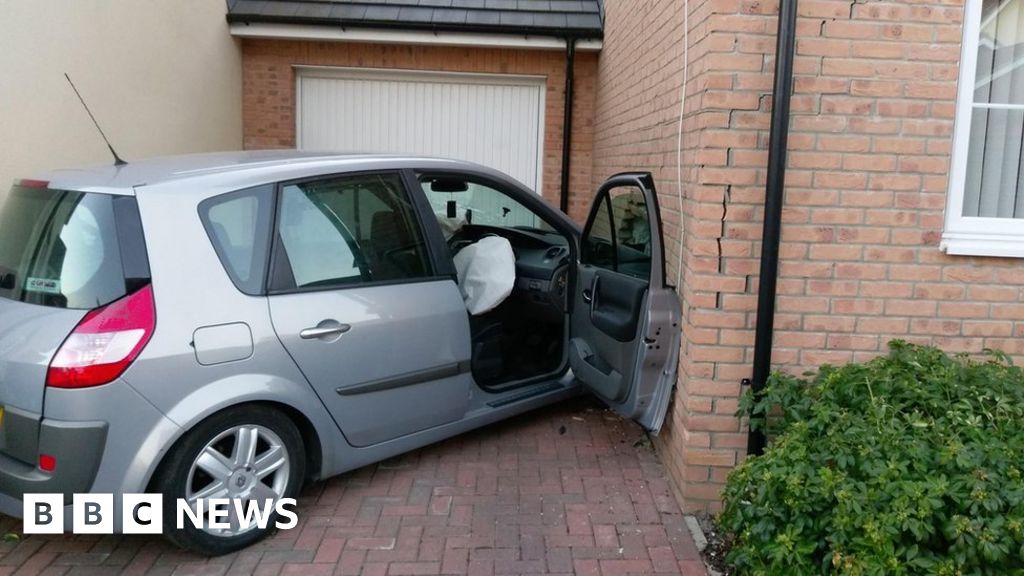 Boy hit by suspected learner driver in Saffron Walden BBC News