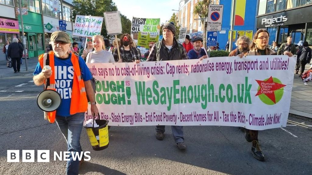 COP27：氣候變化的抗議者在普利茅斯走上街頭