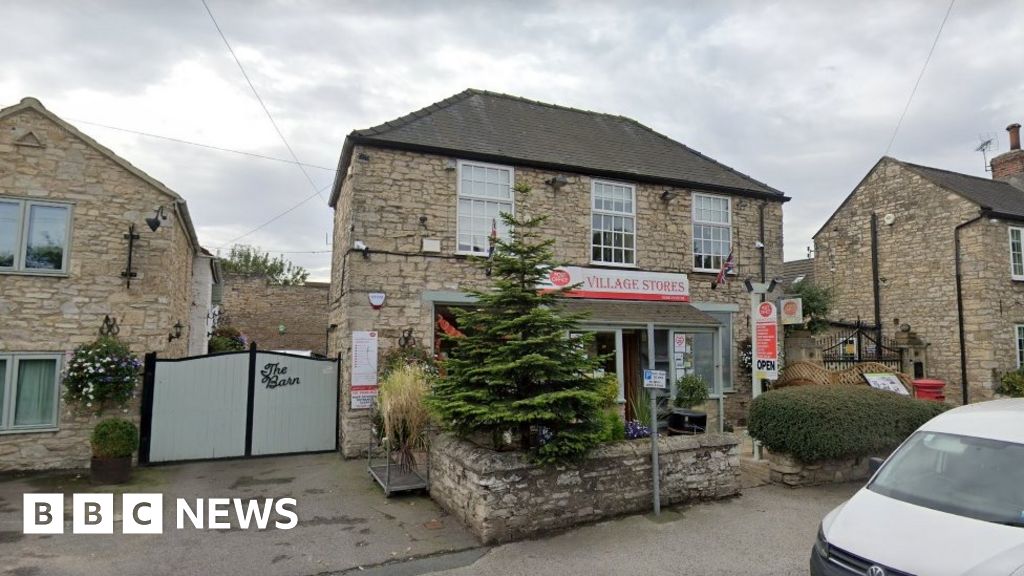 Monk Fryston post office staff threatened by robbers with hammers 