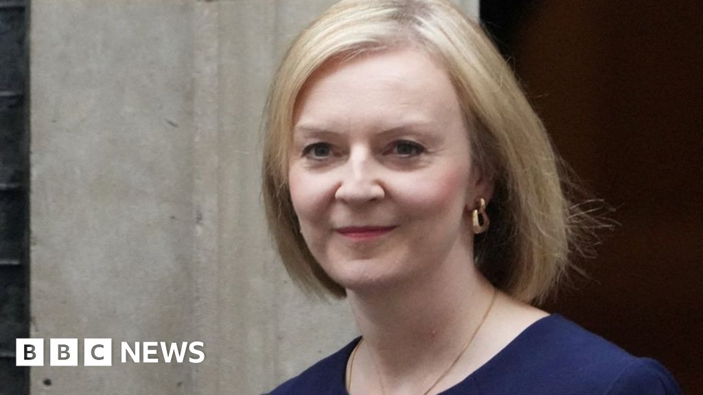 Liz Truss backs the next phase of East-West Rail project - BBC News