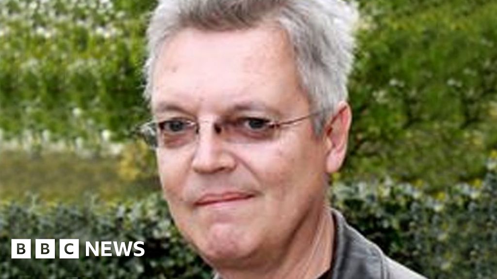 Former Councillor Simon Carter Sentenced Over Indecent Images - BBC News