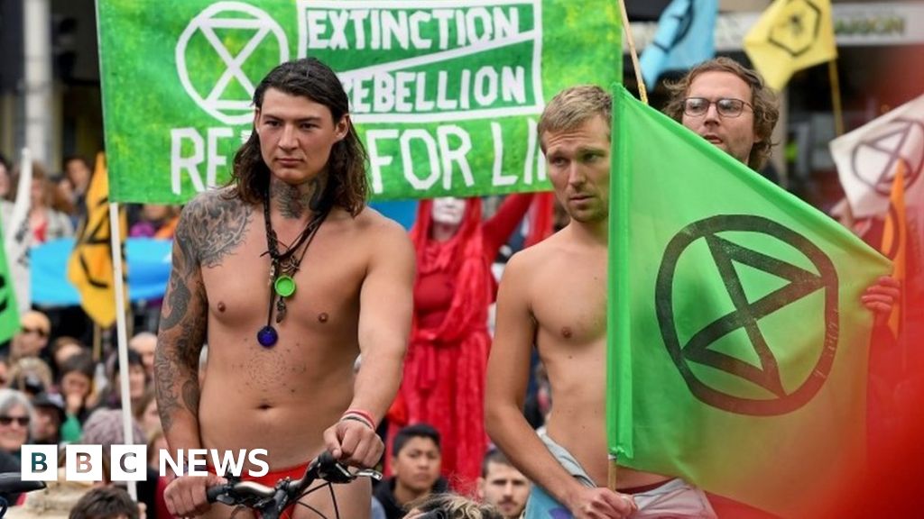 Extinction Rebellion: Arrests as global protests begin