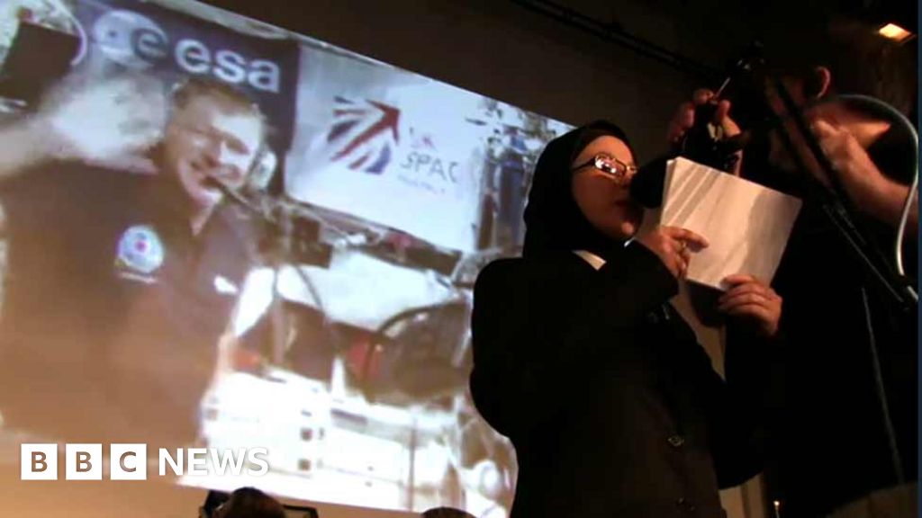 Astronaut Tim Peake in Bristol school hookup BBC News