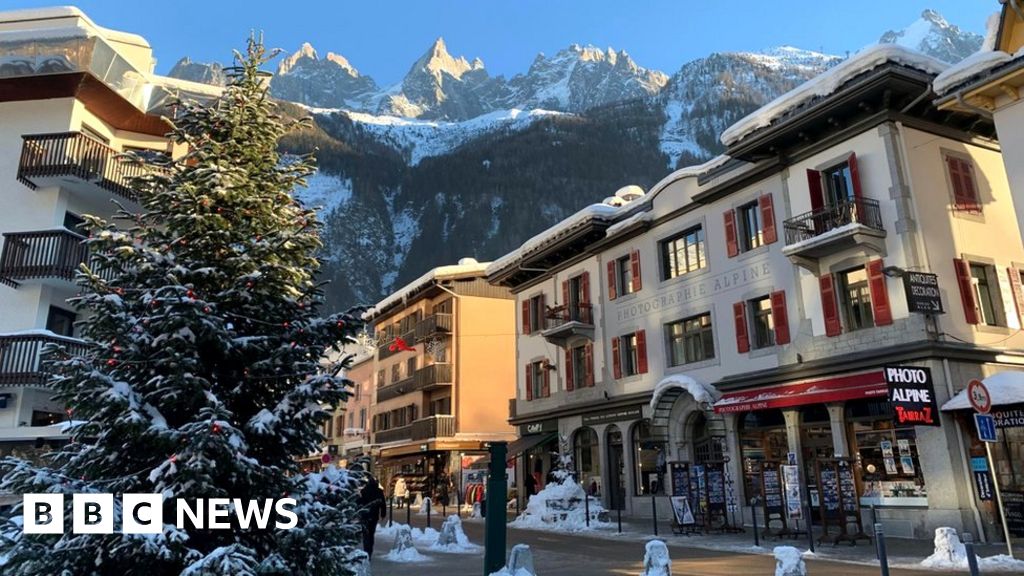 Covid: French ski season in disarray as UK tourists banned