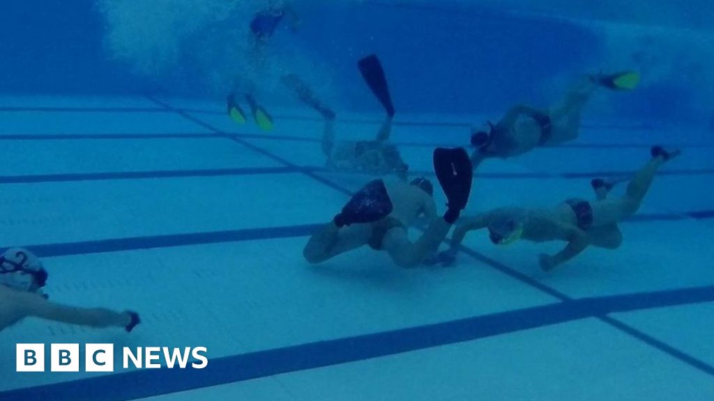 Fitness classes for the new year Underwater hockey BBC News