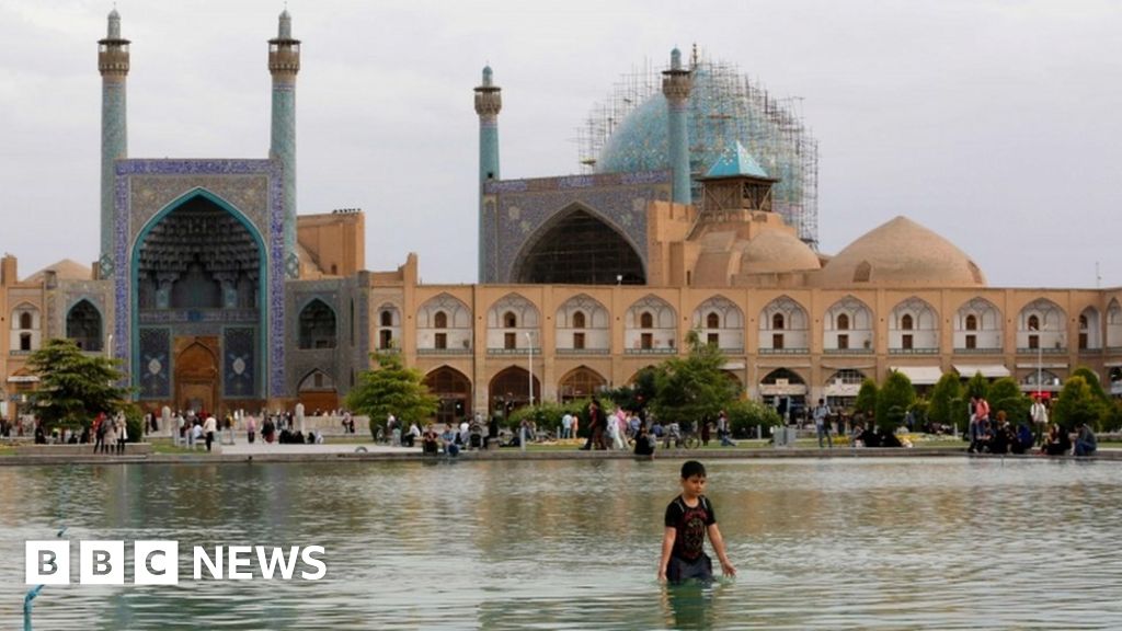Trump under fire for threat to Iranian cultural sites - BBC News