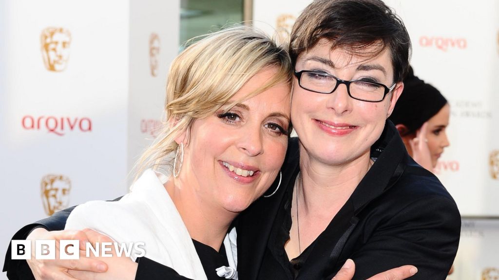 ITV drops Mel and Sue's chat show - BBC News