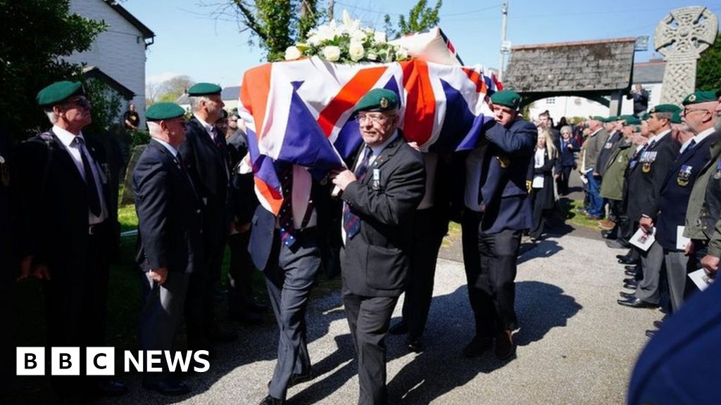 harry-billinge-hundreds-at-funeral-of-d-day-veteran