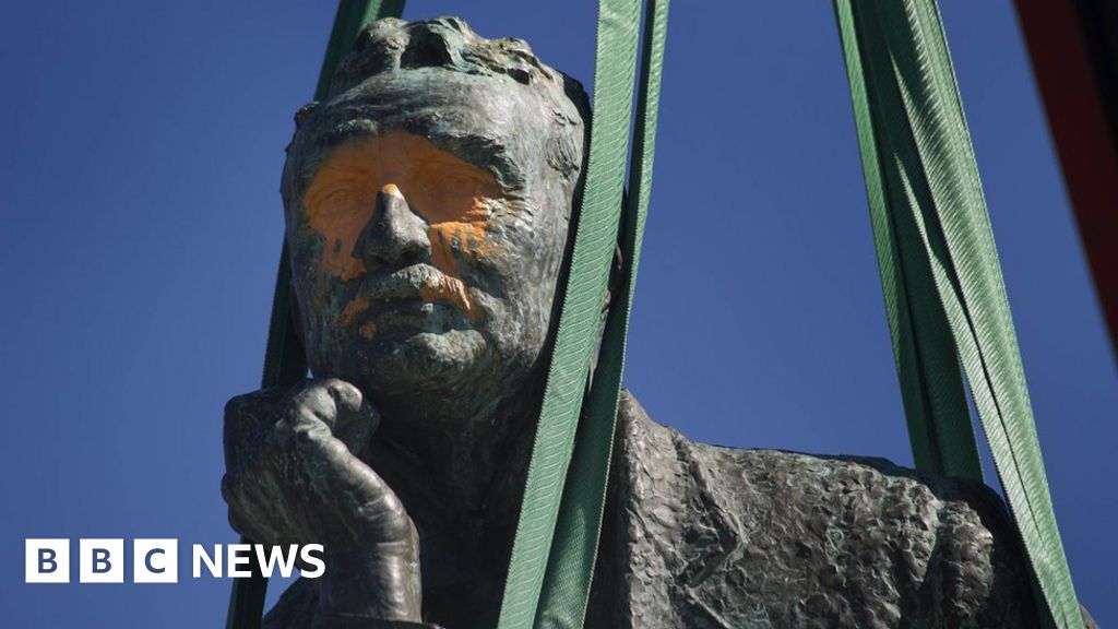How do you decide when a statue must fall? - BBC News