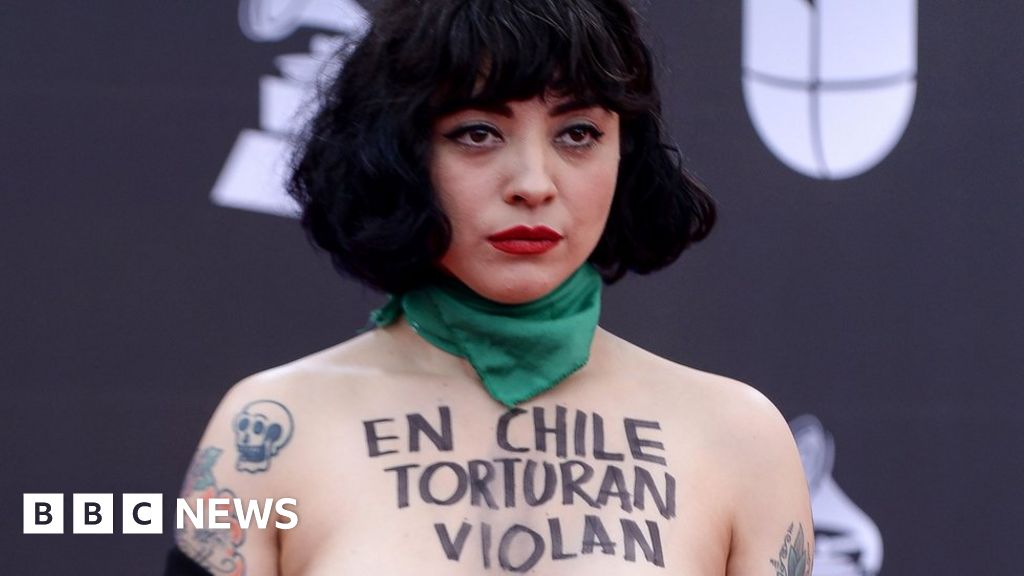 Chile singer exposes breasts in protest at Latin Grammys thumbnail
