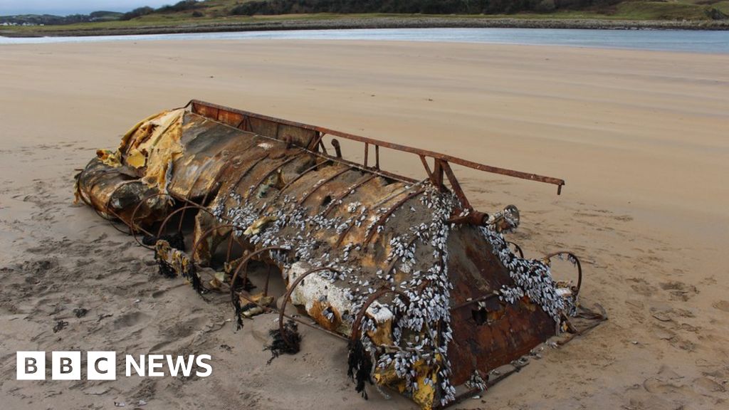 Cuban Refugee Boat Washes Up On County Sligo Beach Bbc News