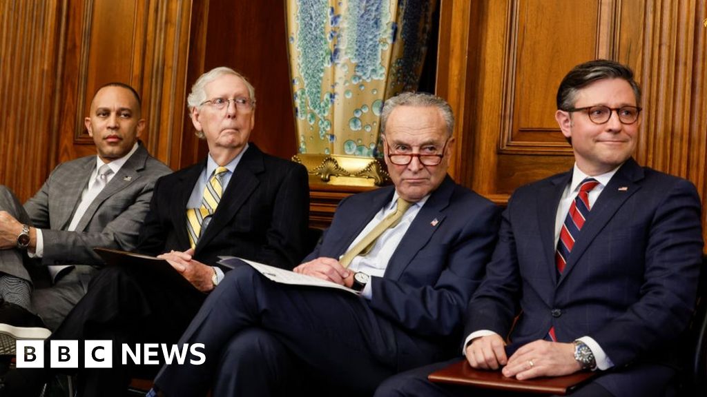 US Senate advances funding measure to avert partial government shutdown