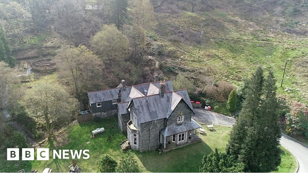 Snowdonia Youth Hostel Falling Apart At The Seams Bbc News 5871