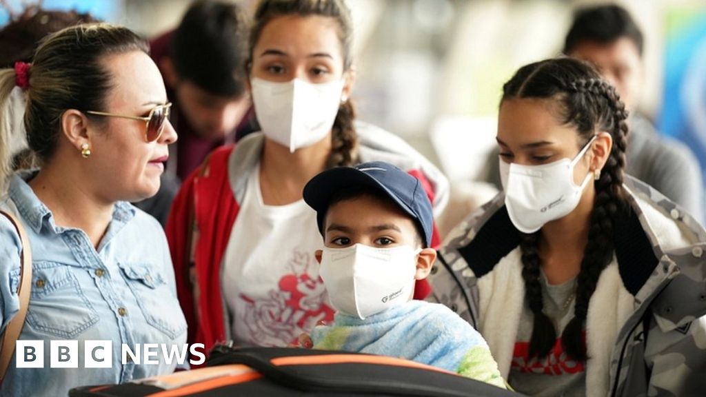 Coronavirus: US airports in disarray over screening