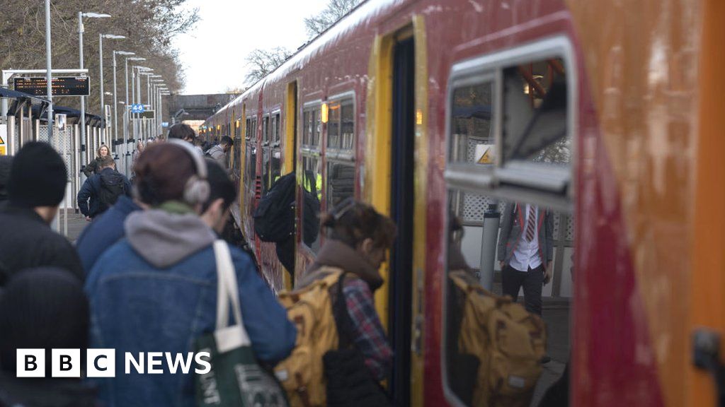 Network Rail axes bonuses for staff who went on strike