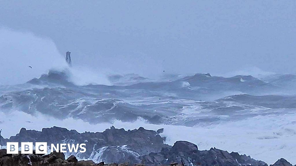 North Berwick harbour severely damaged by huge waves - BBC News