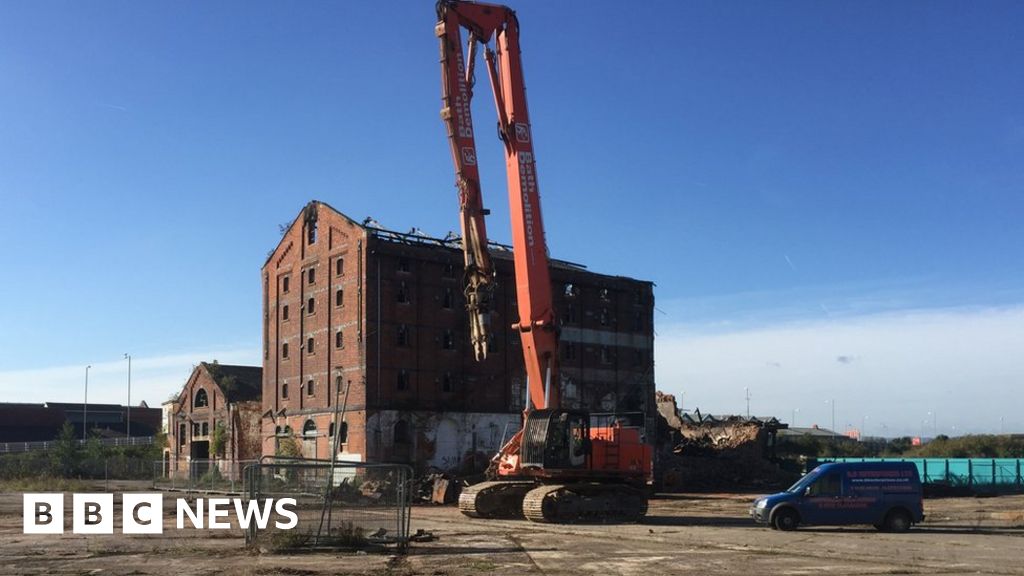 Baker's Quay Gloucester revamp 'uncertain' after arson attack - BBC News