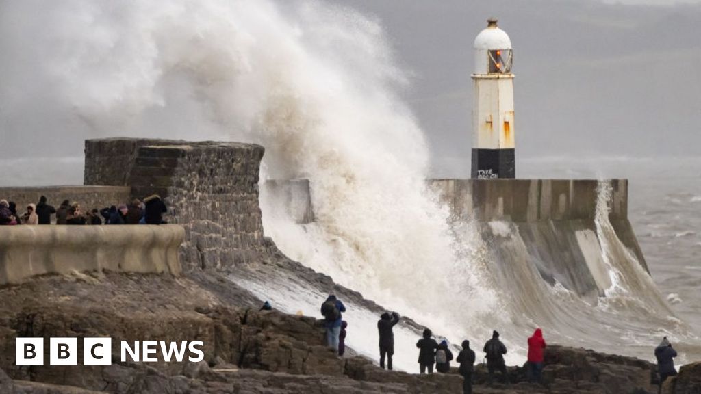 Шторм Іша: попередження про повені в Уельсі з поривами вітру 90 миль/год