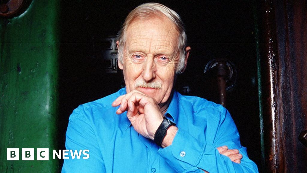Trevor Baylis Windup radio inventor dies aged 80 BBC News