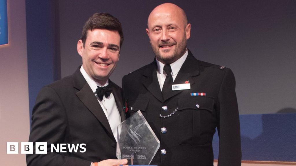 Merseyside Police Officer Wins Award For Disarming Robber - BBC News